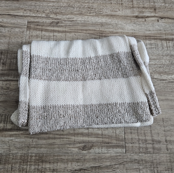 Women's Scarf - Picture 2 of 2